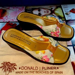 Donald J Pliner Capris Wildflower wedge sandal 6.5